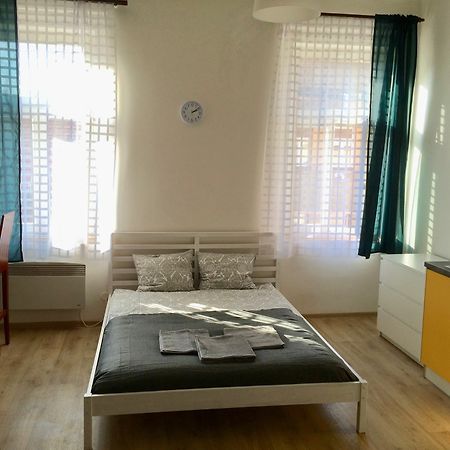 Residence Vita Nejedleho Praha Bagian luar foto